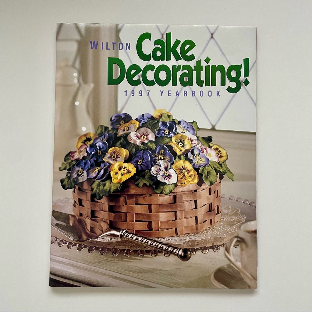 Vintage 1997 Wilton Cake Decorating Yearbook Magazine